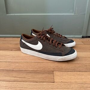 Nike Brown and White Low 77 blazer shoes